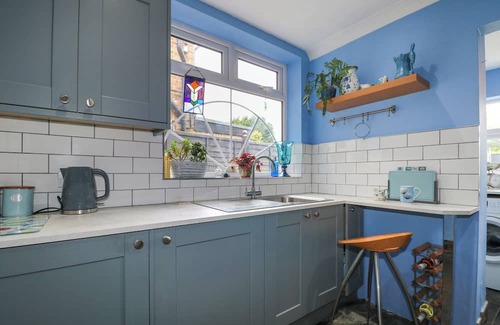 Angmering Cottage | 6 THE COTTRELLS, pet friendly, with open fire in Angmering