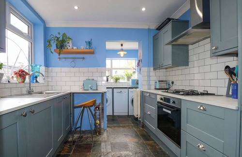 Angmering Cottage | 6 THE COTTRELLS, pet friendly, with open fire in Angmering