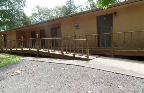 Golconda House | Superior Suite - Cozy Cabin on the Bluffs