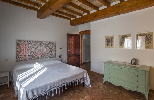Laterina Apartment | Cosy apartment for 2 people with A/C, pool, WIFI, TV, patio and parking, close to Arezzo