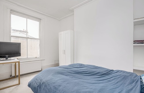 Northcote Apartment | Vibrant two bedroom apartment