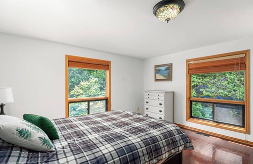 Minden Cottage | Tall Timbers Beach Front Cottage