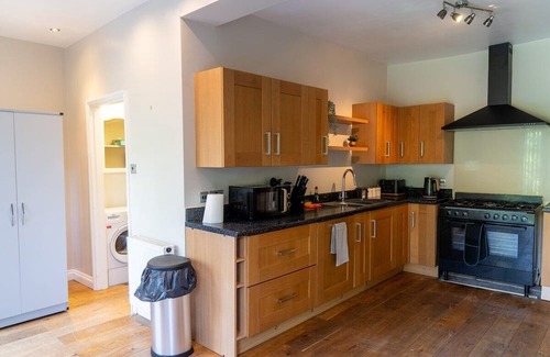 Seisdon House | Spacious property Sleeps 13 Guests in Shirley