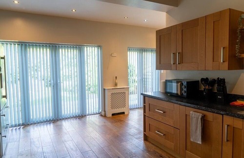 Seisdon House | Spacious property Sleeps 13 Guests in Shirley