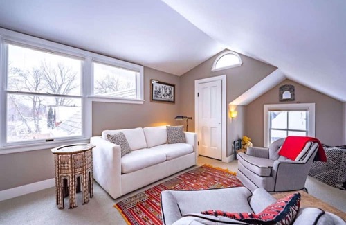 Shelburne Apartment | 2k sqft 3 Bdrm Apt in Downtown Shelburne