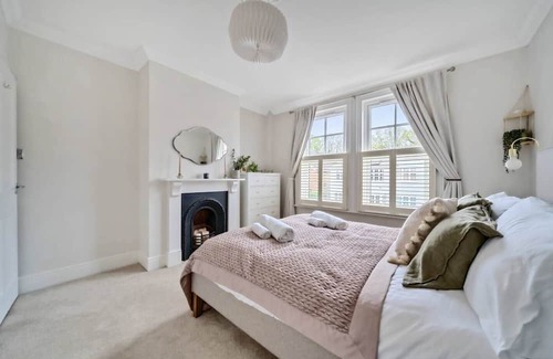 Walton-on-Thames House | Pass the Keys | Stylish Family Home