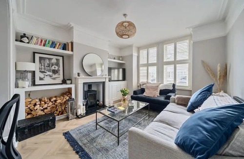 Walton-on-Thames House | Pass the Keys | Stylish Family Home
