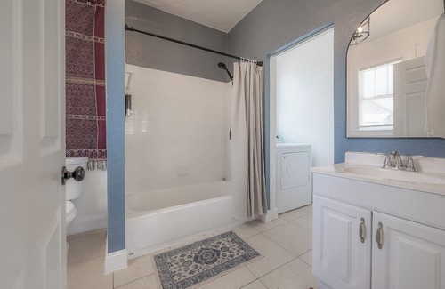 East Ybor House | 1913 Historic Ybor Bungalow Retreat of your dreams!