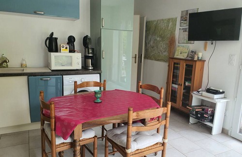 Saint-Martin-de-Castillon House | Holiday Home 'Hanna En Luberon - Le Boisset' with Mountain View, Wi-Fi and Air Conditioning