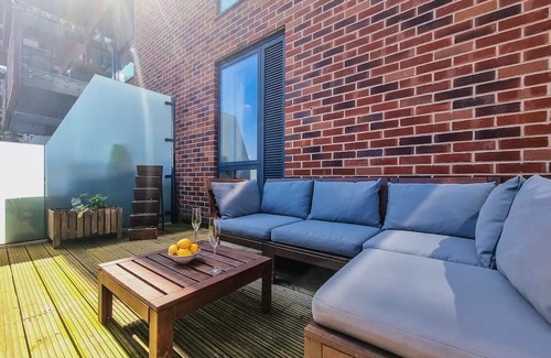 Bromley South Apartment | Pass the Keys | Urban retreat near DLR & Canal