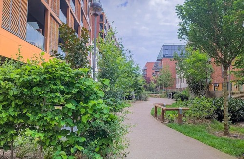 Bromley South Apartment | Pass the Keys | Urban retreat near DLR & Canal