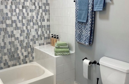 East Naples Cottage | Mango Tree Cottage close to Old Naples and Beach