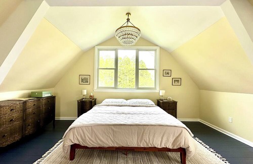Woodstock Cottage | Woodstock Carriage House, Walk-to-town, Full Summer or Summer/Fall
