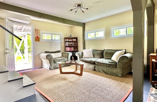 Woodstock Cottage | Woodstock Carriage House, Walk-to-town, Full Summer or Summer/Fall