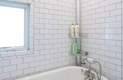 Woodstock Cottage | Woodstock Carriage House, Walk-to-town, Full Summer or Summer/Fall