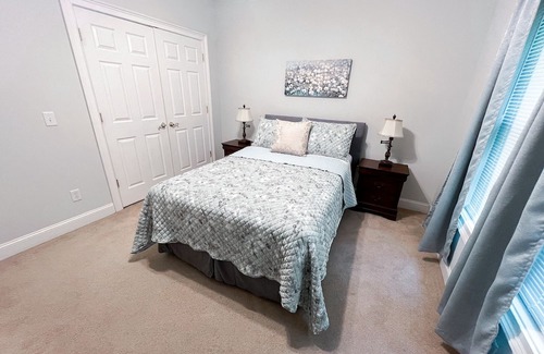 East Brainerd House | A Tranquil Retreat, sleeps 8 with King bed, minutes to downtown Chattanooga