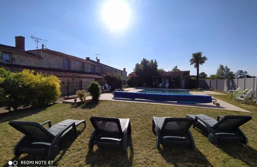 Beaurepaire House | Holiday Home 'Gîte Les Métives Près Du Puy Du Fou' with Shared Pool, Private Terrace and Wi-Fi