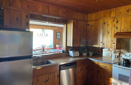 Cleverdale House | Lake George family retreat in prime location with private dock and swim area