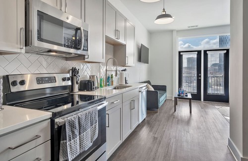 Rutledge Hill Apartment | NEW! Near Broadway! Pool+Gym+fire pit+Grill!!
