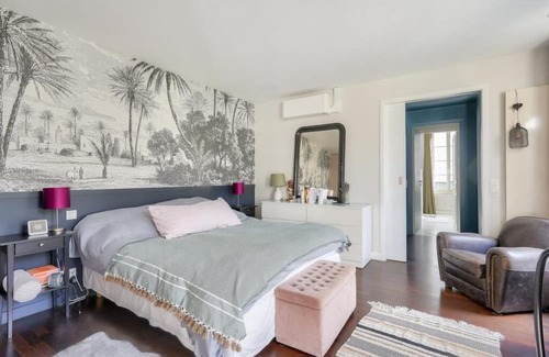 Montmartre House | Vrbo Property