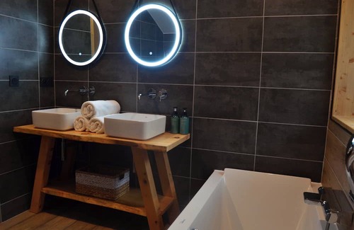 Aime Ski Chalet | Chalet Neuf, Piscine Chauffée, Jacuzzi, Pétanque