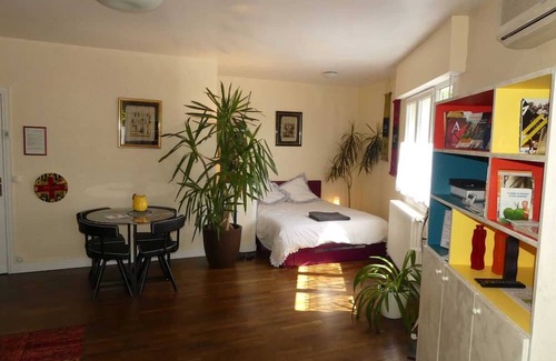 Bourges Apartment | Homerez - Cosy studio in Bourges