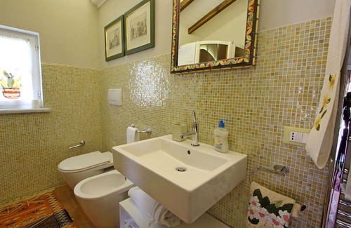 Ortonovo House | Stunning villa for 4 people with hot tub, A/C, sauna, WIFI, TV, terrace, panoramic view and par...