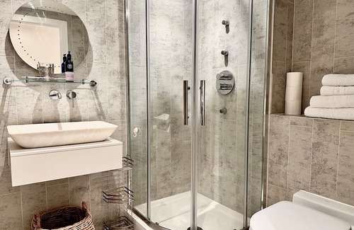 Stratford and New Town Apartment | 5 Star London Stratford Apartment Holiday Home