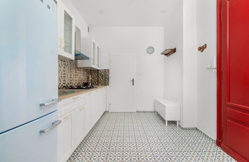 Bytom Apartment | Yellow Apartment in Bytom by Renters