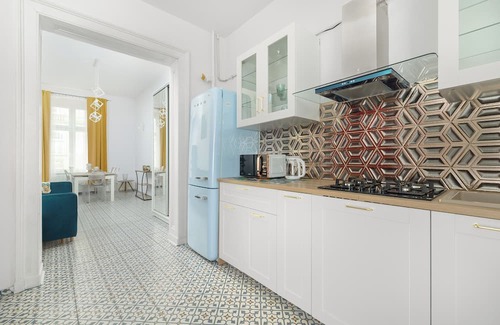 Bytom Apartment | Yellow Apartment in Bytom by Renters