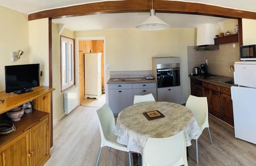 Cotentin Peninsula House | La mer Devant la Porte