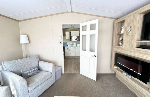 Ampney Crucis House | Happy Ducks Lakeside Hideaway
