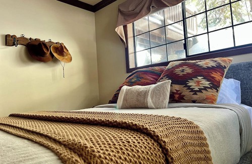 Lake Arrowhead Cabin | Walk to lake! Alpine Relaxing Retreat