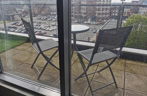 Swindon Apartment | Paramount city view