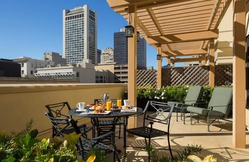 Chinatown Apartment | King Room Near Dragon Gate Chinatown SAN