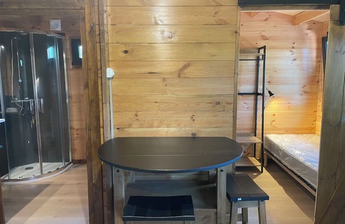 Parigne-lʼEveque Ski Chalet | Chalet 4 Personnes sur un Terrain de 16 000 m2 Arboré