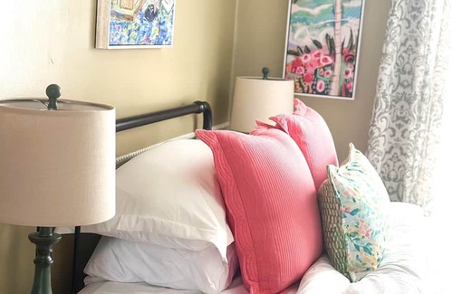 Warrington Cottage | Charming 3 Bed 1 Bath 100 year old Cottage Near Downtown Pensacola and NAS