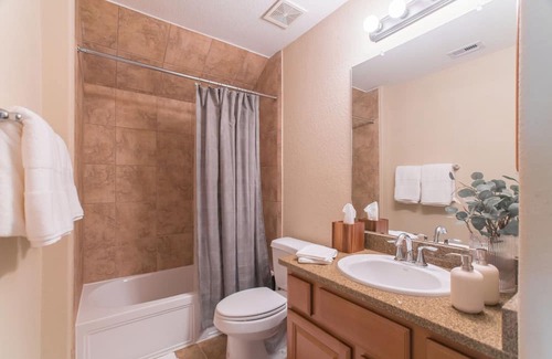 Spring House | Lovely 1 story/4bdr home w HUGE backyard for all!