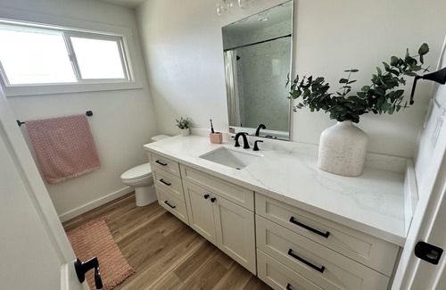Kahuku House | Modern North Shore Getaway 4 Bedroom Home - short walk to the beach