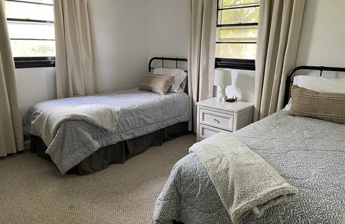 Columbus House | Charming 1950s Bungalow 8 min from Tryon International Equestrian Center