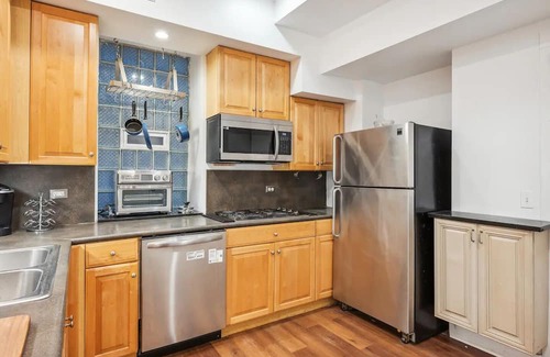 River North Apartment | Secret Gallery on the Park - 2bd/1ba + 1bd/1ba