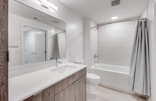 NoMa Apartment | Deluxe One Bedroom Near FedEx Drop Box WDC