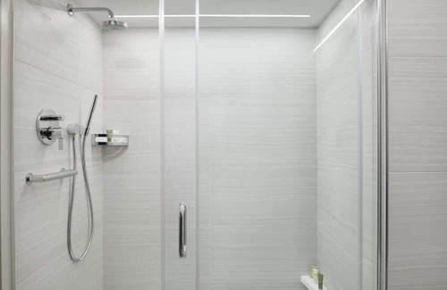 Southwest Federal Center Apartment | Deluxe King Room Near International Spy Museum WDC