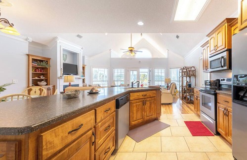 Meridian House | Deepwater Dock, Kayaks, Marsh Views, Sleeps 10!