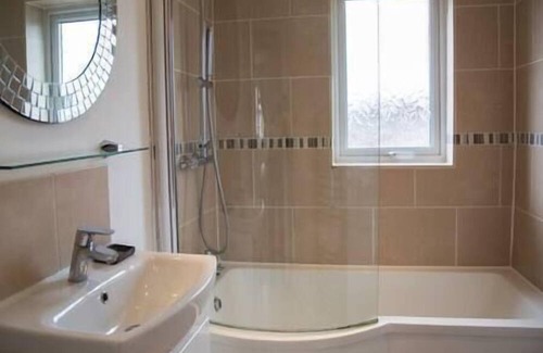 Lillington House | Spacious 3 bed house with parking