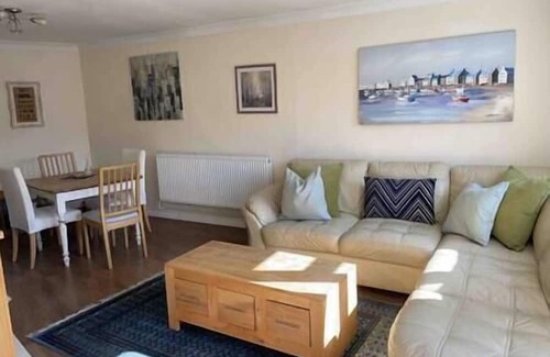 Lillington House | Spacious 3 bed house with parking