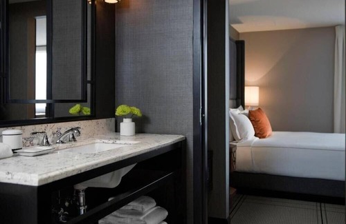 Dupont Circle Apartment | King Room Near National Geographic Museum WDC