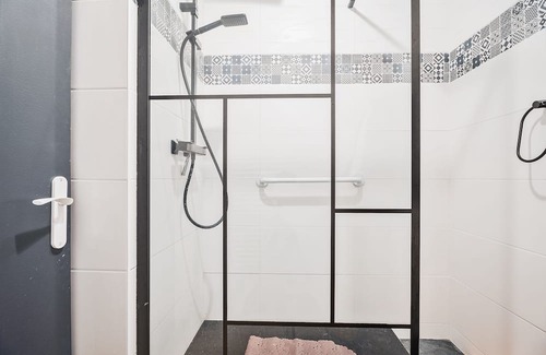 Le Rosais-La Flourie Apartment | The Saint Servan shell house