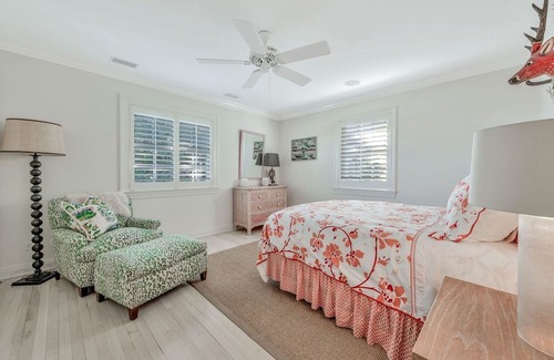 Southend House | Dreamy Sunrise Villa - Pool + Incredible Views!