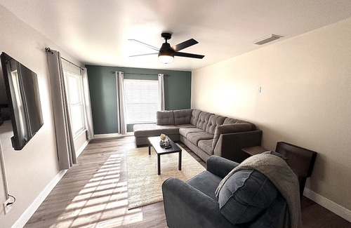 Indian Wells House | Close to ALL the parks! 5 Beds, Cozy private home with lots of amenities!
